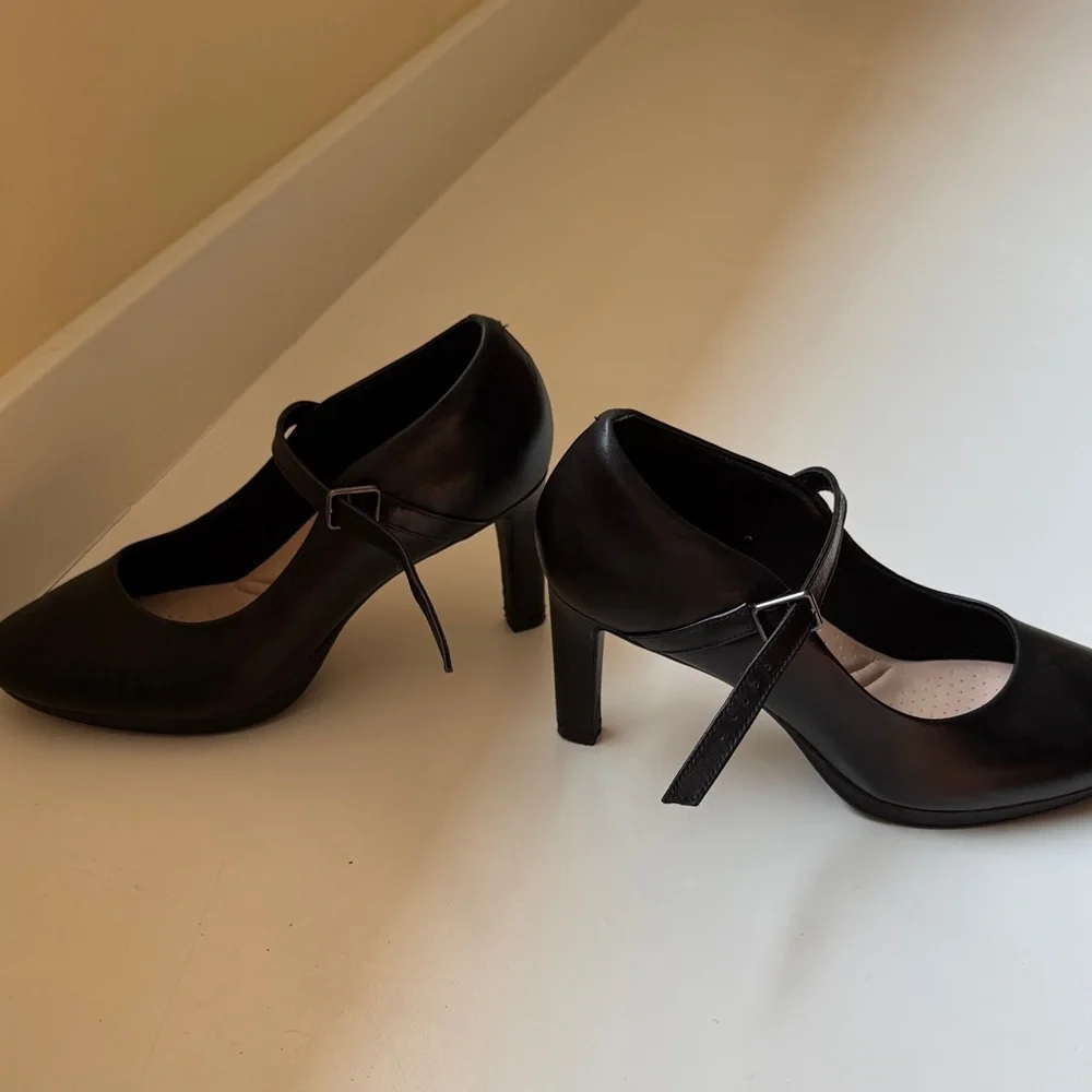 Clarks Black Mary Jane Heels